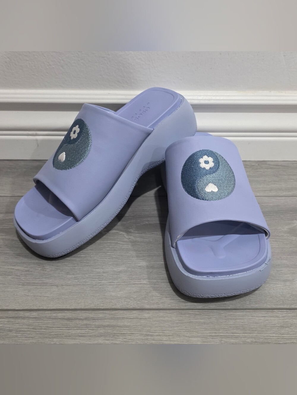 Lilac Platform Slide Sandals with Embroidered Heart and Flower